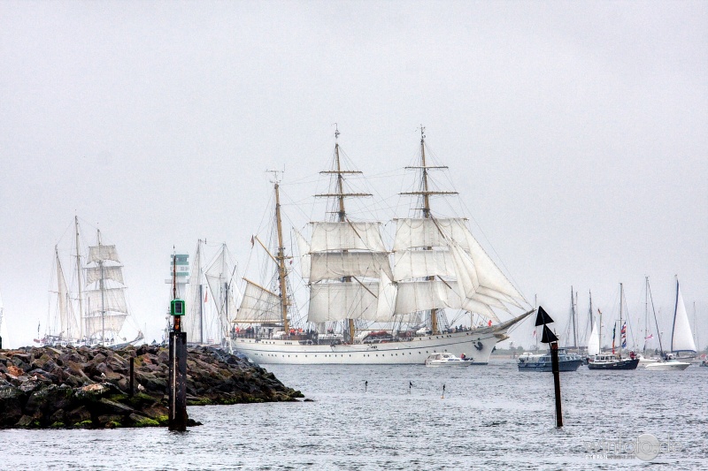 Kieler-Woche-Halbzeit 2014: Friedliches Sommerfest und spannende Segelregatten